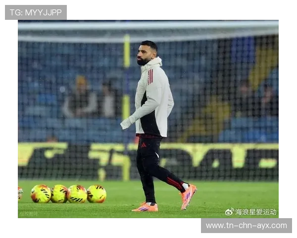 利物浦边路加速甩开防守，萨拉赫劲射偏出